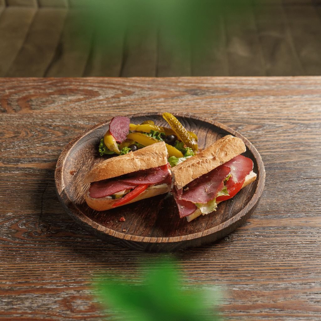 SANDWICH I FTOHTË PROSHUTË Tabu Lounge Bar